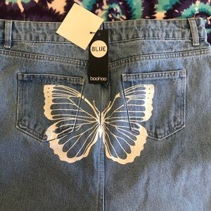 Hi guys ! Selling these gorgeous jeans !